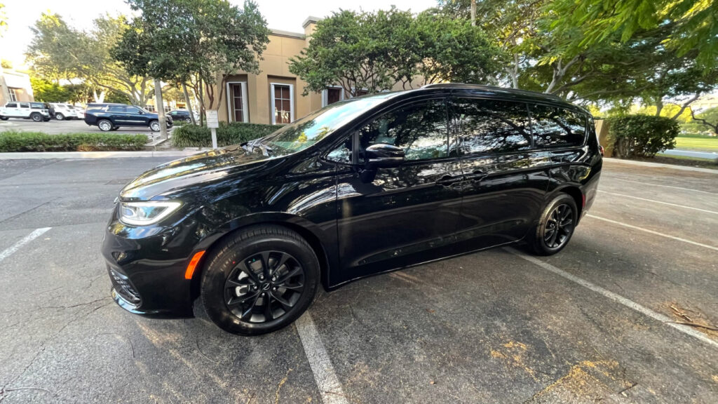 Chrysler-Pacifica-5