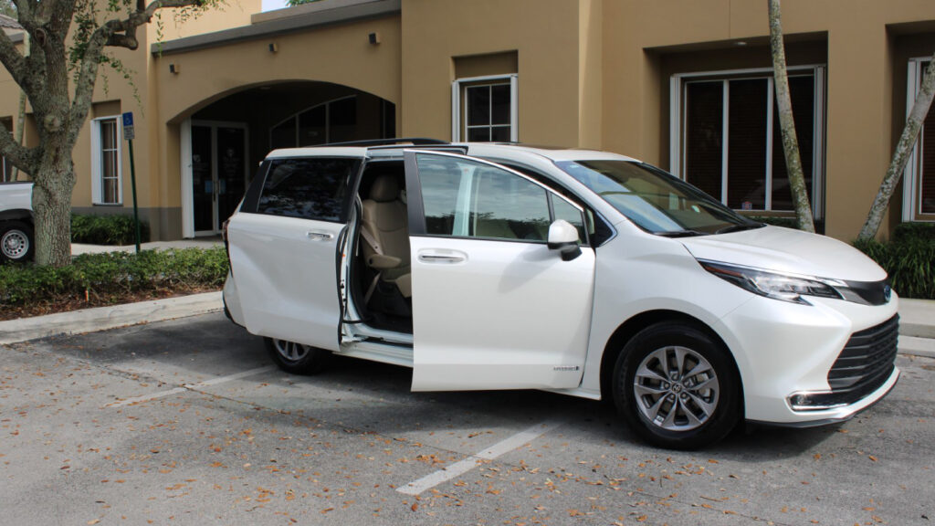 Toyota-Sienna-Hybrid-6