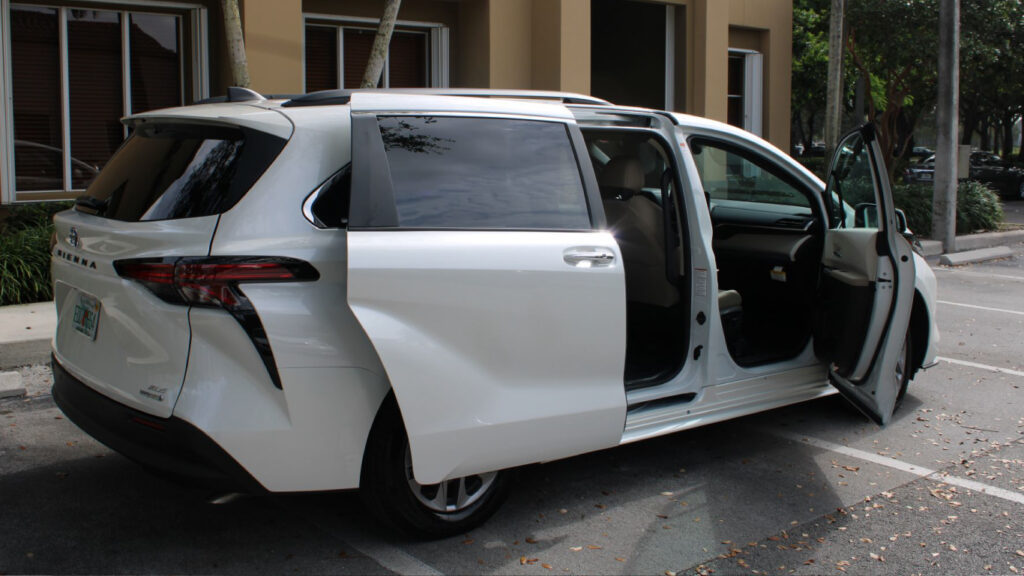 Toyota-Sienna-Hybrid-7